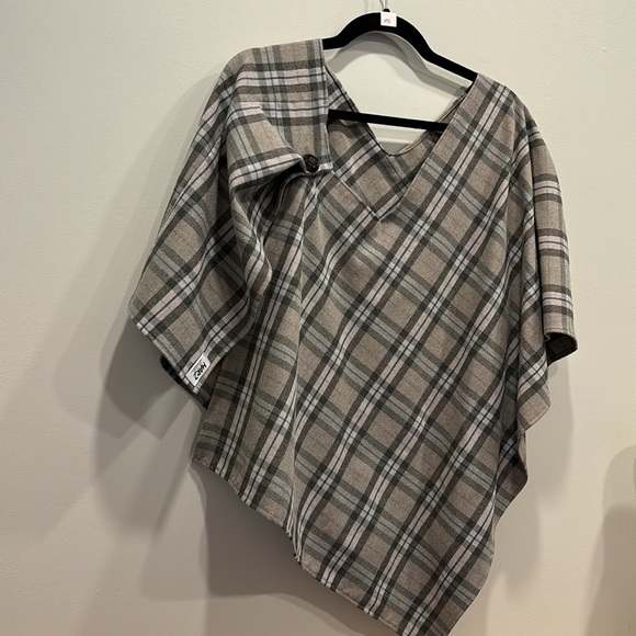 Plaid poncho or cape by indie brand Marz Dezign - Picture 2 of 9
